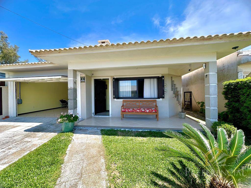 Casa e Sobrado, 3 dormitórios com 150m² no bairro Centro em Xangri-lá