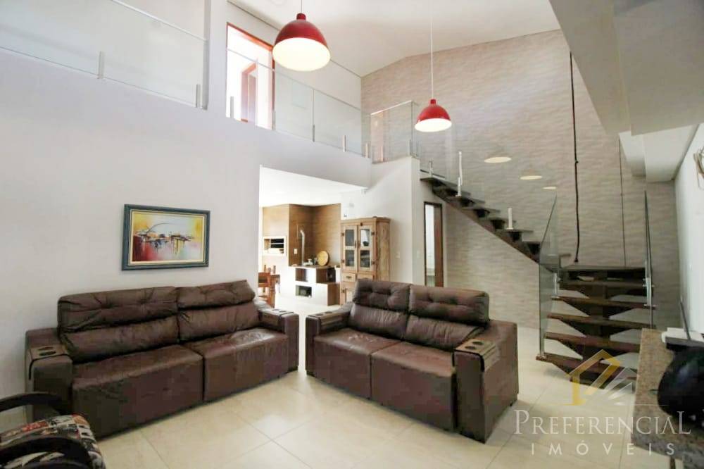 Casa e Sobrado, 4 dormitórios com 131m² no bairro Centro em Xangri-lá