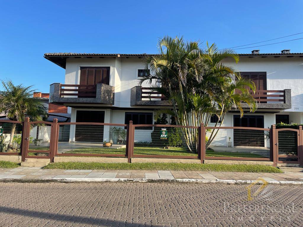 Duplex e Cond. Horizontal, 3 dormitórios com 145m² no bairro Centro em Xangri-lá