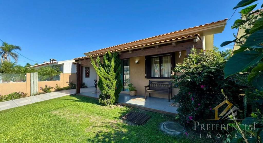 Casa e Sobrado, 3 dormitórios com 86m² no bairro Centro em Xangri-lá