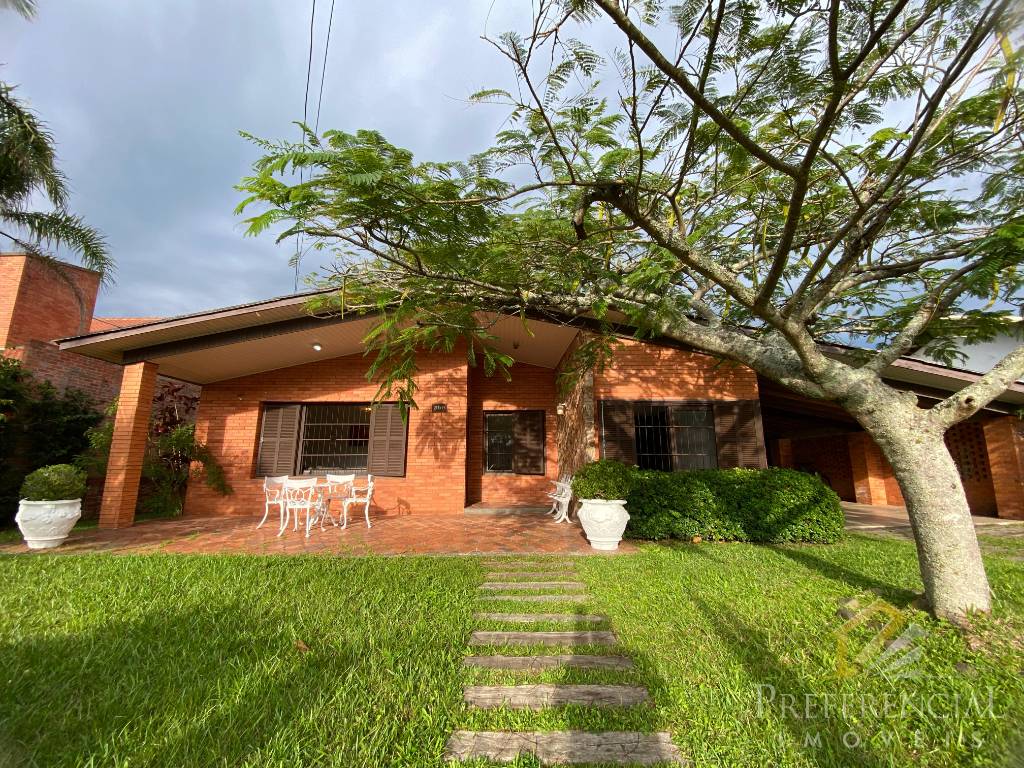 Casa e Sobrado, 4 dormitórios com 253m² no bairro Atlântida em Xangri-lá