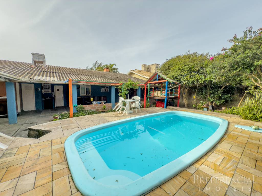 Casa e Sobrado, 3 dormitórios com 137m² no bairro Atlântida em Xangri-lá