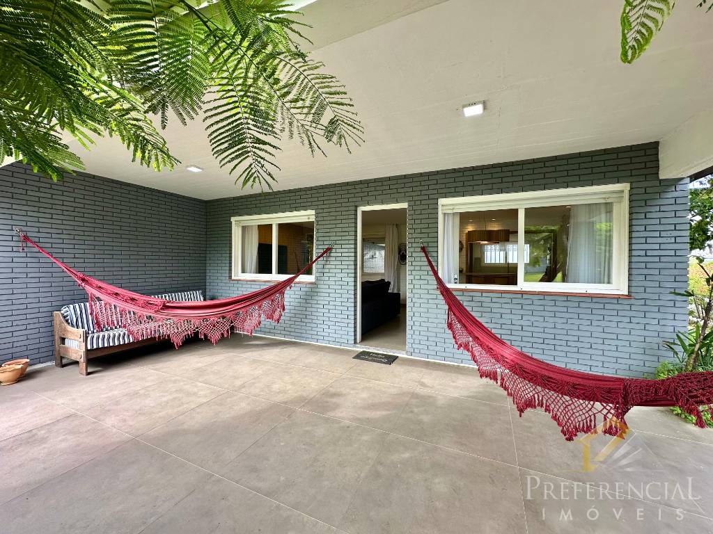 Casa e Sobrado, 4 dormitórios com 184m² no bairro Atlântida em Xangri-lá