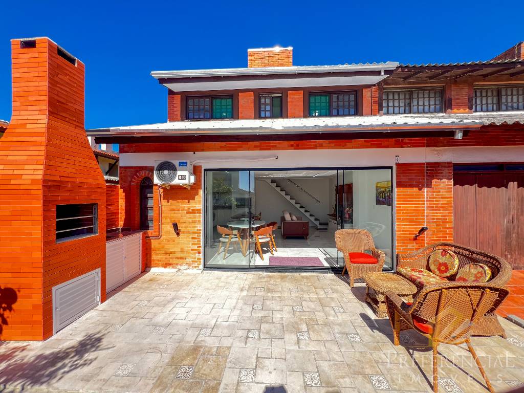 Duplex e Cond. Horizontal, 2 dormitórios com 69m² no bairro Centro em Xangri-lá