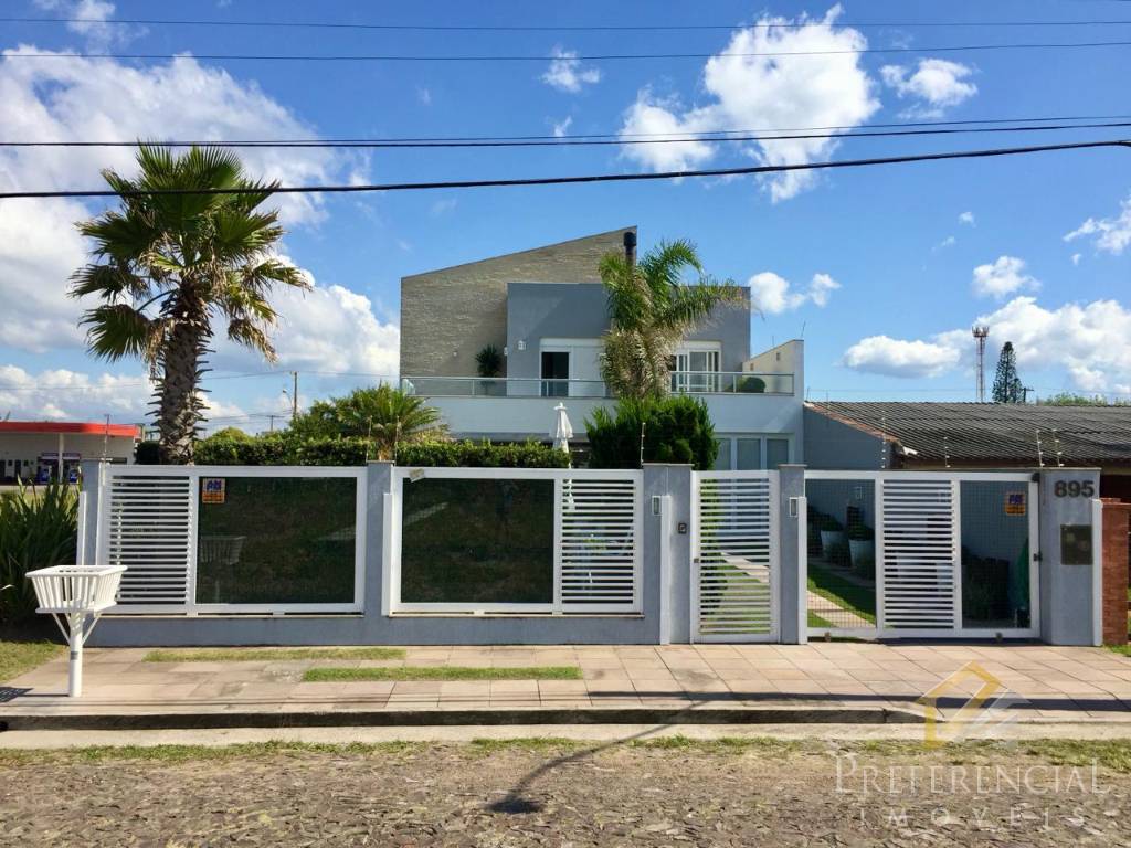 Casa e Sobrado, 4 dormitórios com 277m² no bairro Rainha Do Mar em Xangri-lá