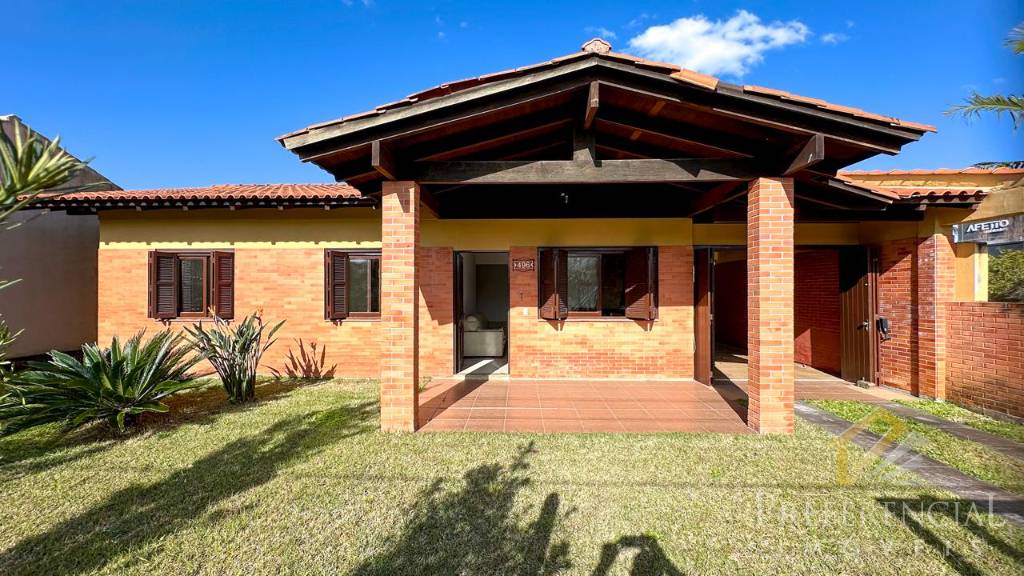 Casa e Sobrado, 3 dormitórios com 131m² no bairro Atlântida em Xangri-lá