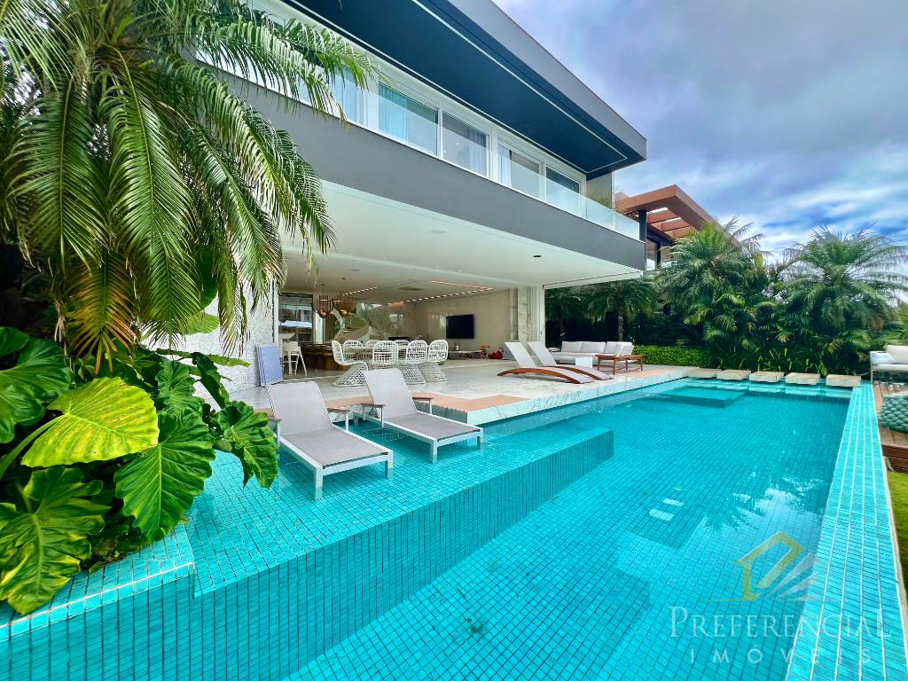 Casa e Sobrado em Condomínio, 5 dormitórios com 530m² no bairro Centro em Xangri-lá