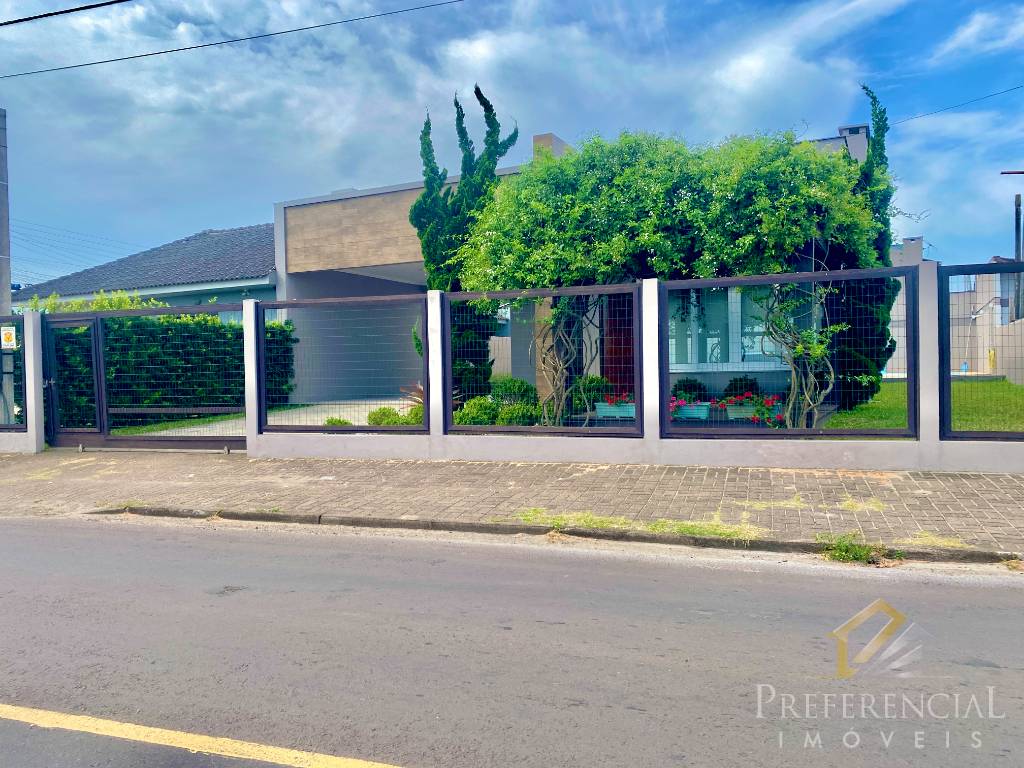 Casa e Sobrado, 3 dormitórios com 144m² no bairro Centro em Xangri-lá