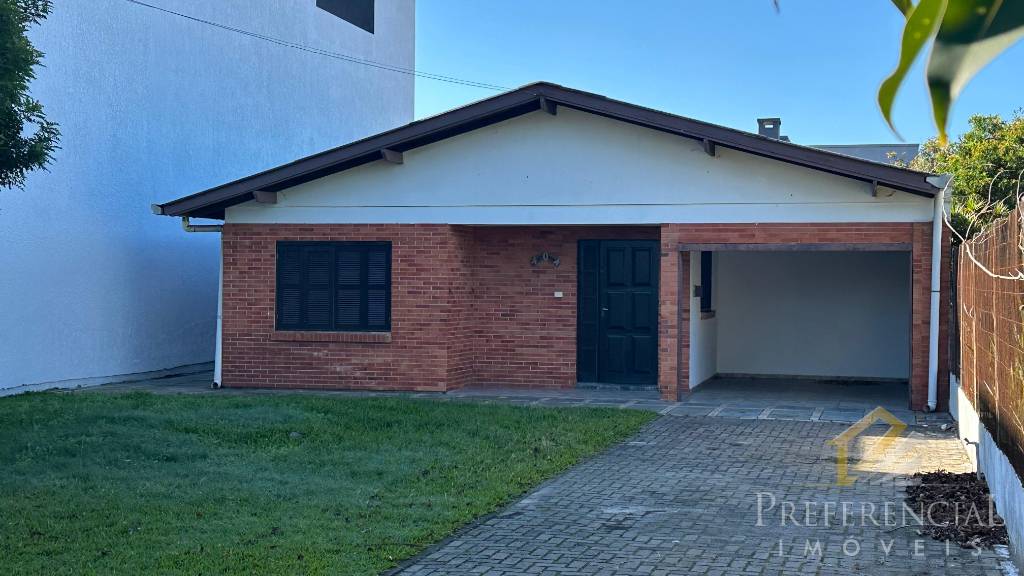Casa e Sobrado, 3 dormitórios com 151m² no bairro Centro em Xangri-lá