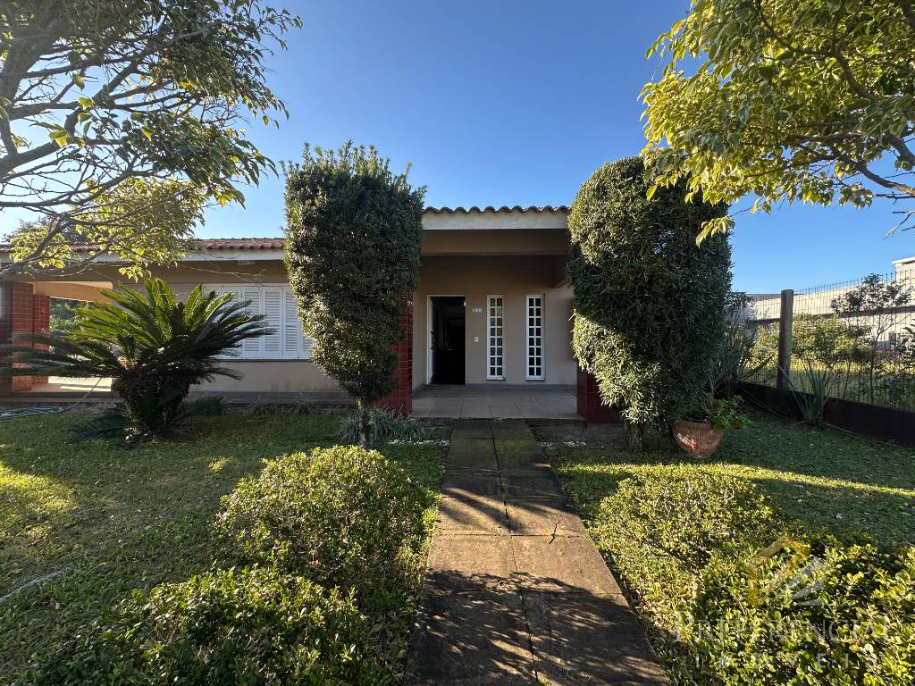 Casa e Sobrado, 4 dormitórios com 177m² no bairro Centro em Xangri-lá