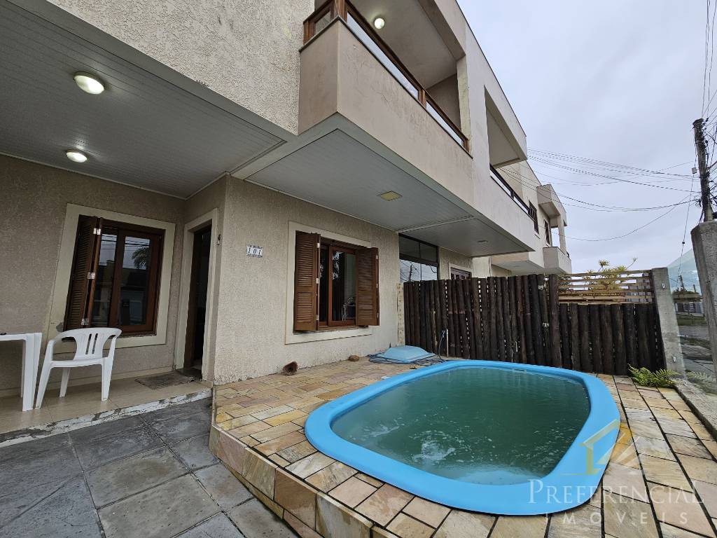 Casa e Sobrado, 3 dormitórios com 133m² no bairro Centro em Xangri-lá