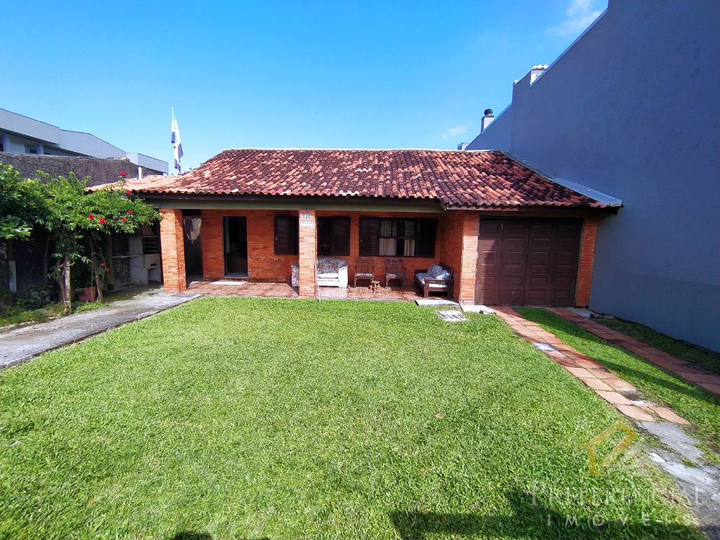 Casa e Sobrado, 2 dormitórios com 128m² no bairro Centro em Xangri-lá