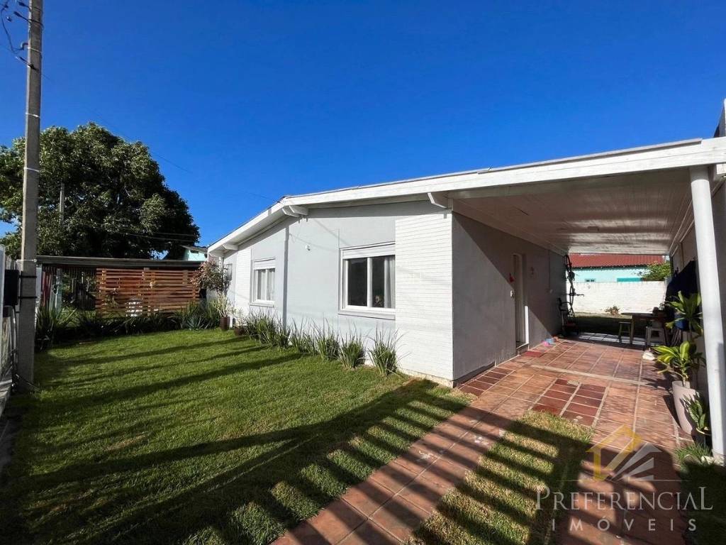 Casa e Sobrado, 2 dormitórios com 75m² no bairro Atlântida Sul em Osório