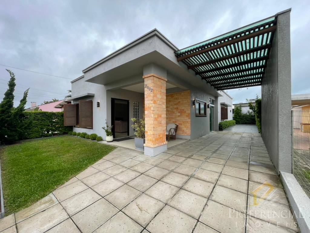 Casa e Sobrado, 4 dormitórios com 170m² no bairro Centro em Xangri-lá