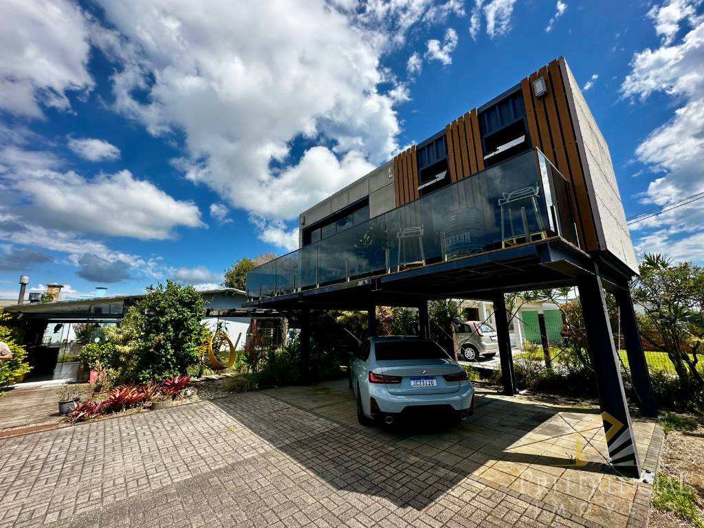 Casa e Sobrado, 3 dormitórios com 140m² no bairro Centro em Xangri-lá