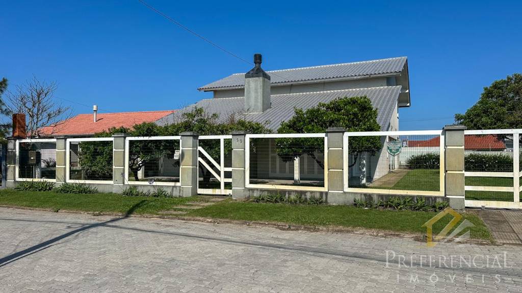 Casa e Sobrado, 5 dormitórios com 321m² no bairro Rainha Do Mar em Xangri-lá