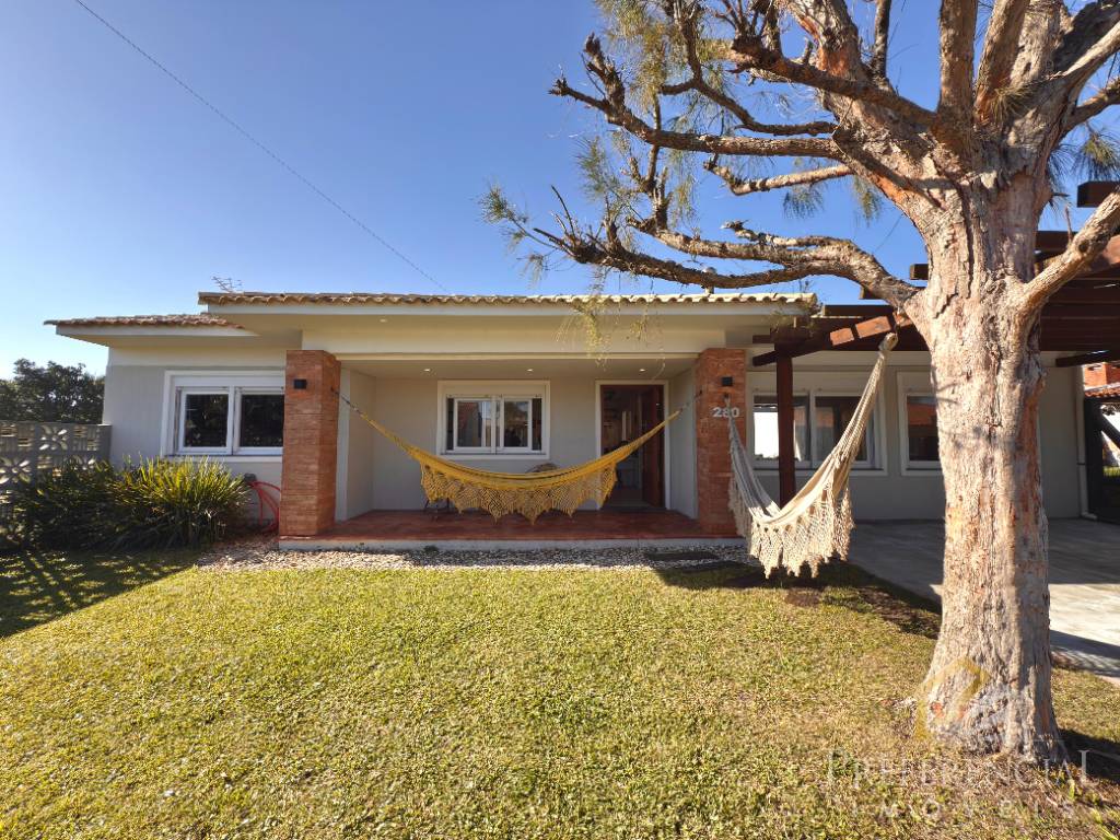 Casa e Sobrado, 3 dormitórios com 135m² no bairro Remanso em Xangri-lá