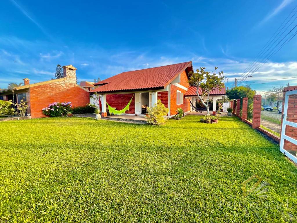 Casa e Sobrado, 4 dormitórios com 173m² no bairro Arpoador em Xangri-lá