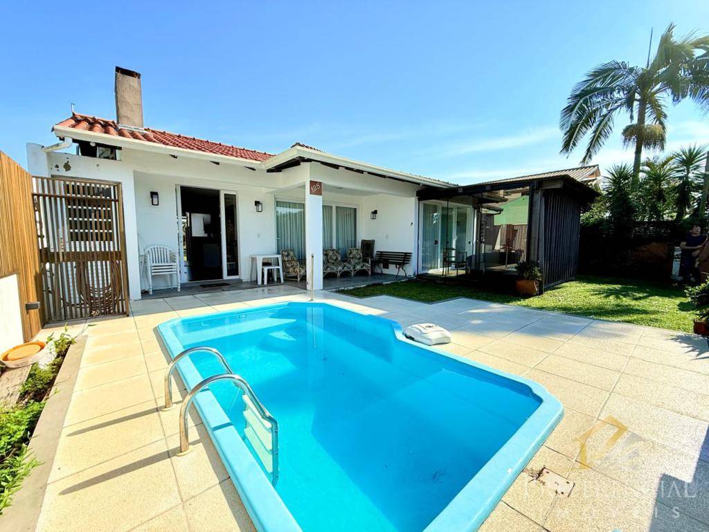 Casa e Sobrado, 3 dormitórios com 150m² no bairro Maristela em Xangri-lá